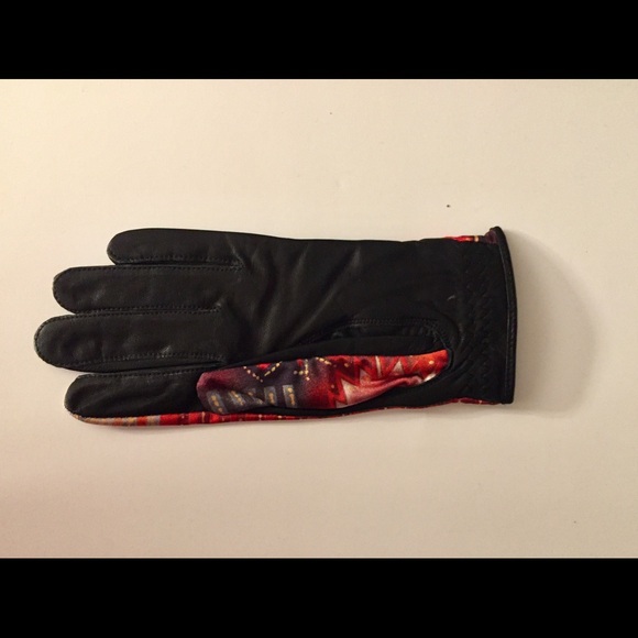 BEAUTIFUL! Ladies MILANO GOLF GLOVE - M - Picture 7 of 9